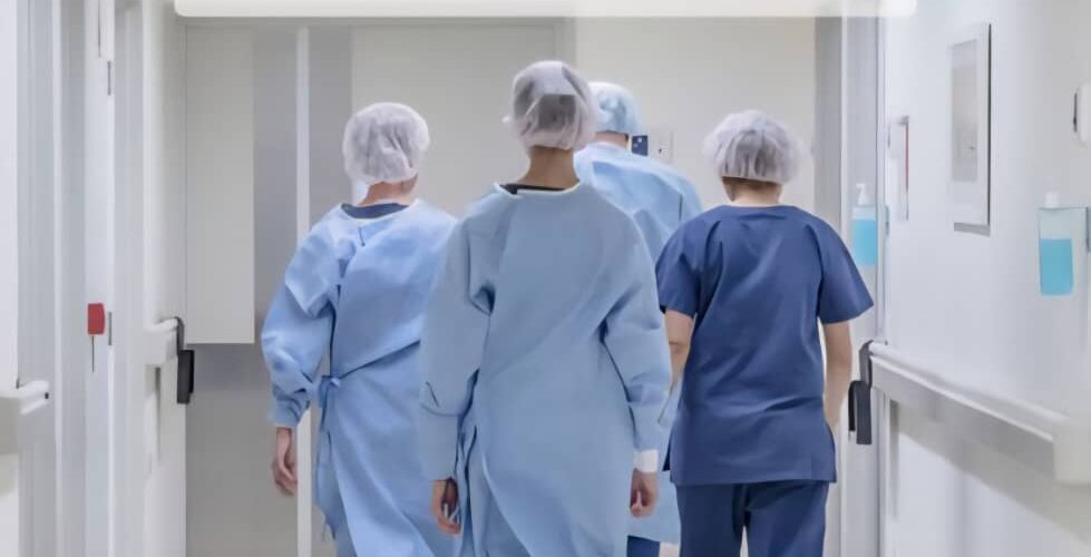 تحصیل پزشکی در فرانسه | شهریه و زبان مورد نیاز 2025