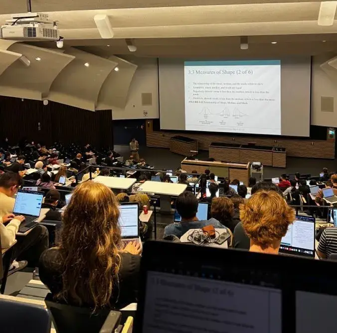 تحصیل مدیریت در انگلستان | فرصت‌های کاری پس از تحصیل 2025