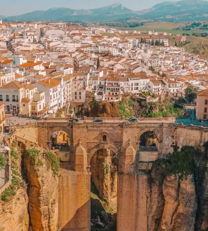 اقامت در اسپانیا از طریق تمکن مالی